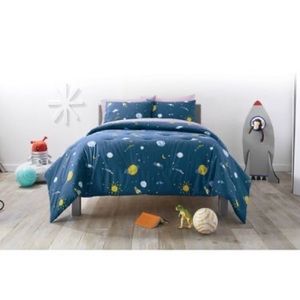 Pillowfort comforter set